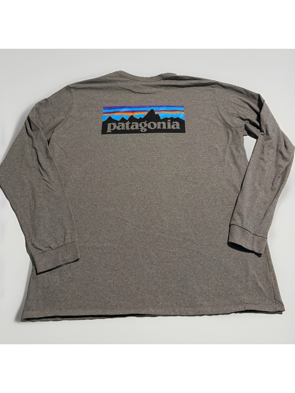 Patagonia Gray Regular Fit Cool Daily Graphic Shirt Mens 2XL Logo Long Sleeve